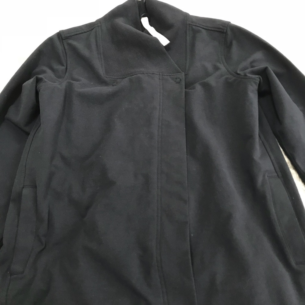 Lululemon size 8 light jacket